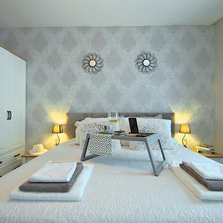 App Enterprise Umag Exterior foto
